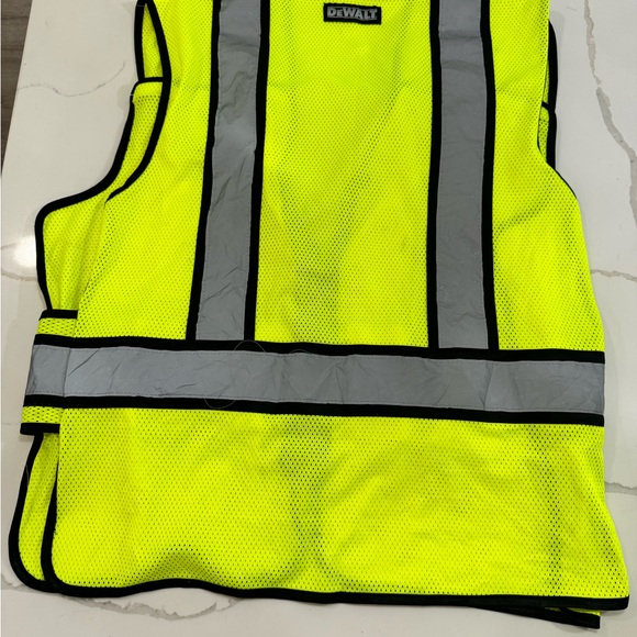 EUC Dewalt High-Vis Safety Vest #OSHA Class R Type 2 - Picture 3 of 10